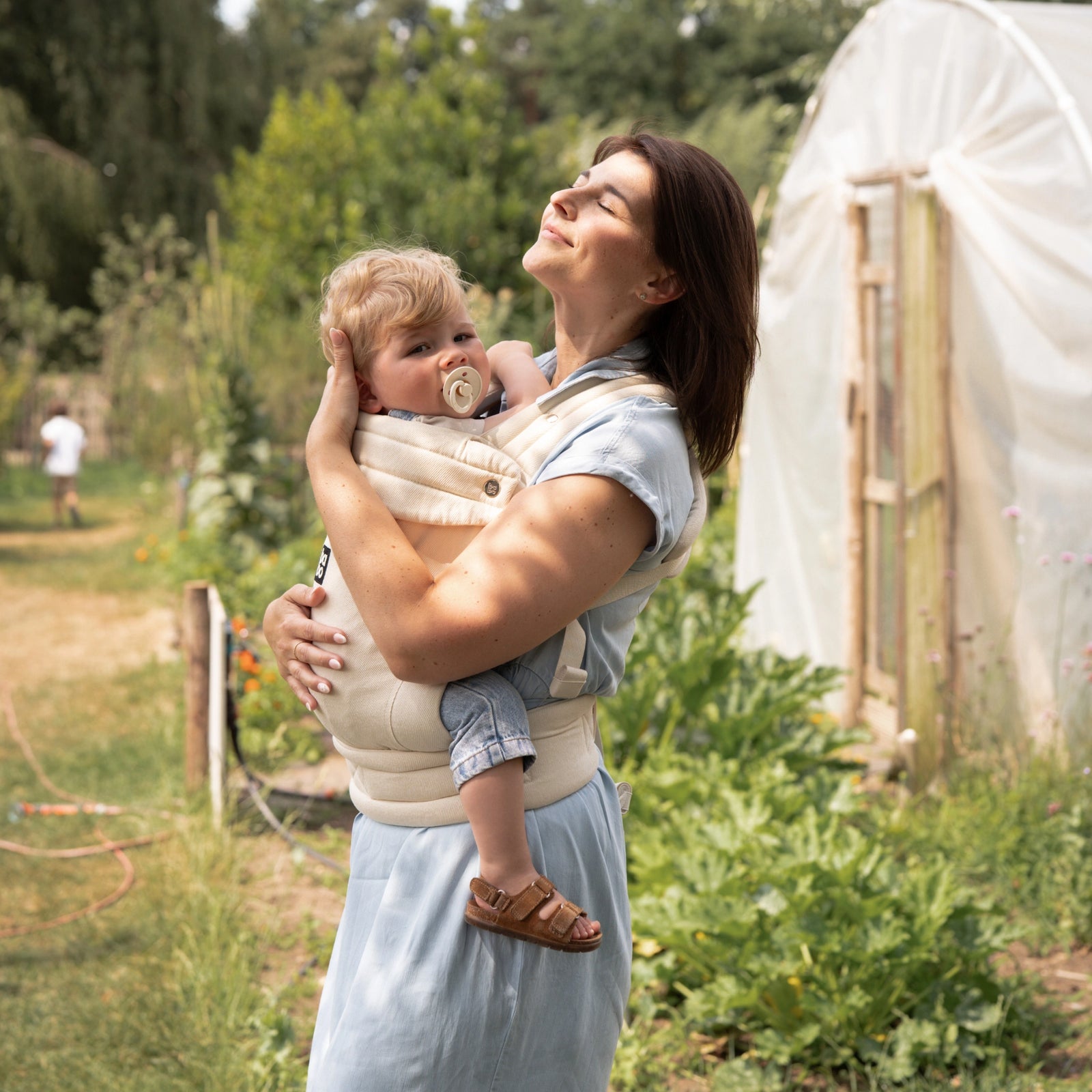 Baby Bondé Cotton Cloud carrier — front view